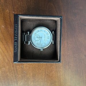 Michael Kors Silver Watch with Crystals. Comes with case and extra links